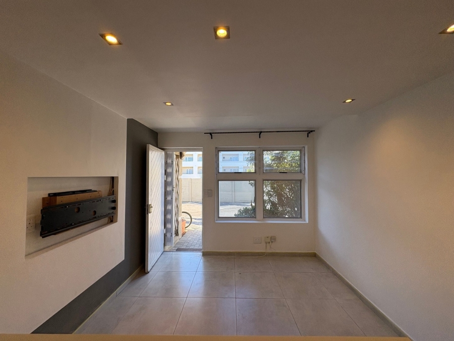 To Let 1 Bedroom Property for Rent in Table View Western Cape